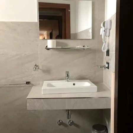 Nuovo Hotel *